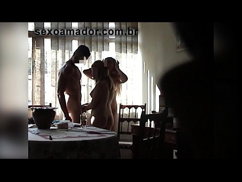 ❤️ Miqtë e seksit ftojnë një burrë gjigant dhe një treshe me të ️ Video porno në sq.cassino-vulkan646.ru ❌️